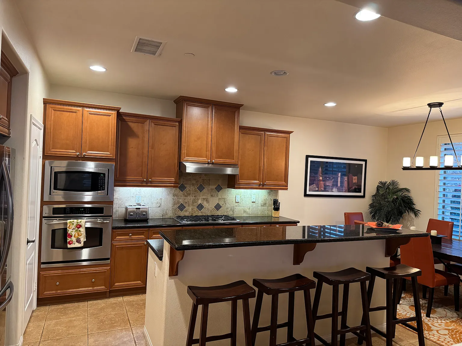 3 bed, 3.0 bath, 2278 sqft, $2,650 — Photo 1