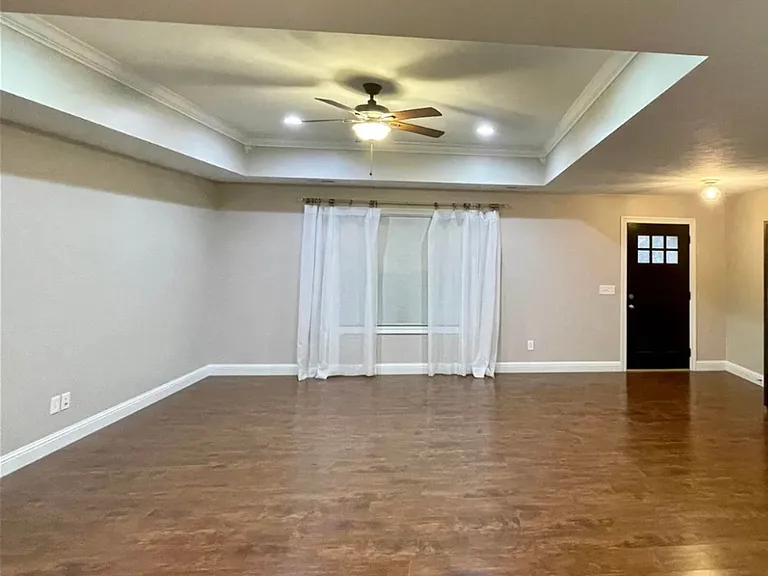 918 Whitecotton Dr — Photo 4