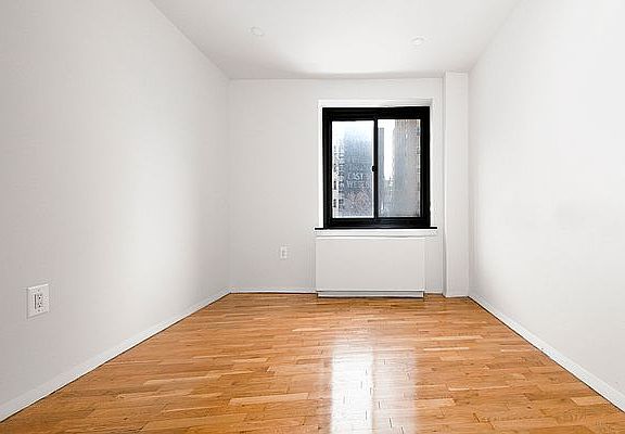 4th image of 284 Mott St APT 2L