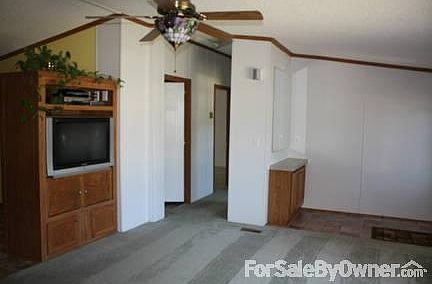 The Entertainer
						:
						Built-in entertainment center complete with HDTV with 4 surround sound speakers.