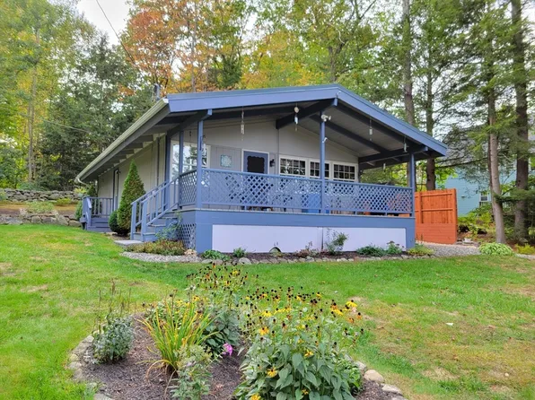 23 Iroquois Ave, Hubbardston, MA 01452