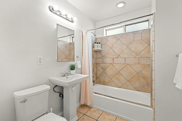 1384 W 37th Pl #1384 — Photo 27