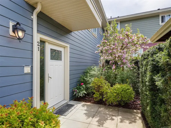 1515 Keating Cross Rd #21, Central Saanich, BC V8M 1W9