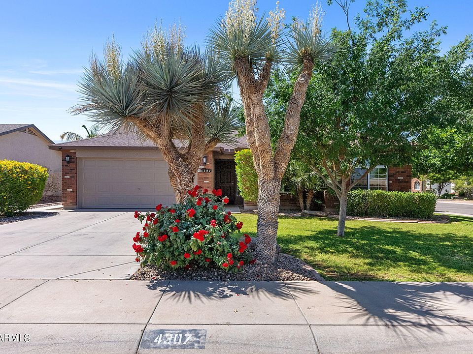 1st image of 4307 E Meadow Lark Way