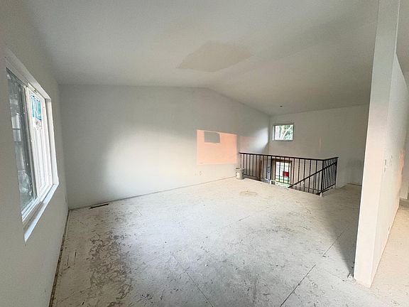 5th image of 3826 Goodwin Ave N