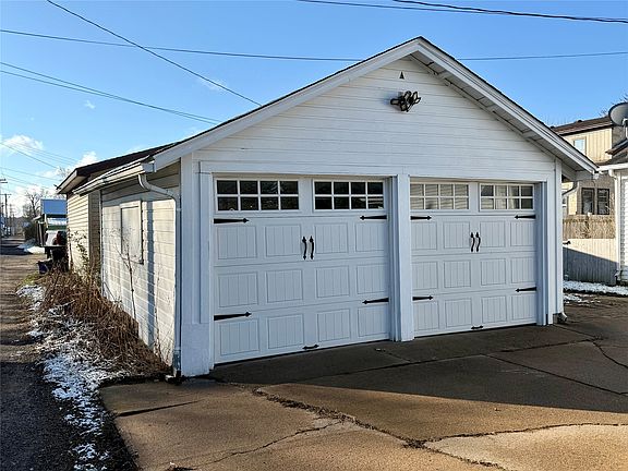 3rd image of 209 E River Street