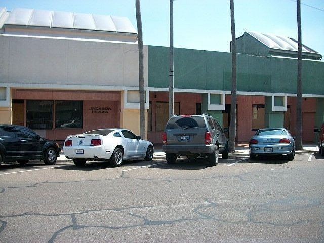 1st image of 109 W Jackson St