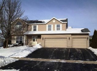 7925 Foxfield Dr NE, Cedar Rapids, IA 52402