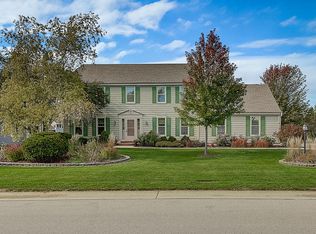 14340 W Fieldpointe Dr, New Berlin, WI 53151