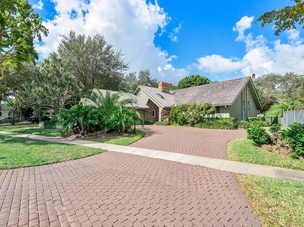 6961 N Grande Drive, Boca Raton, FL 33433