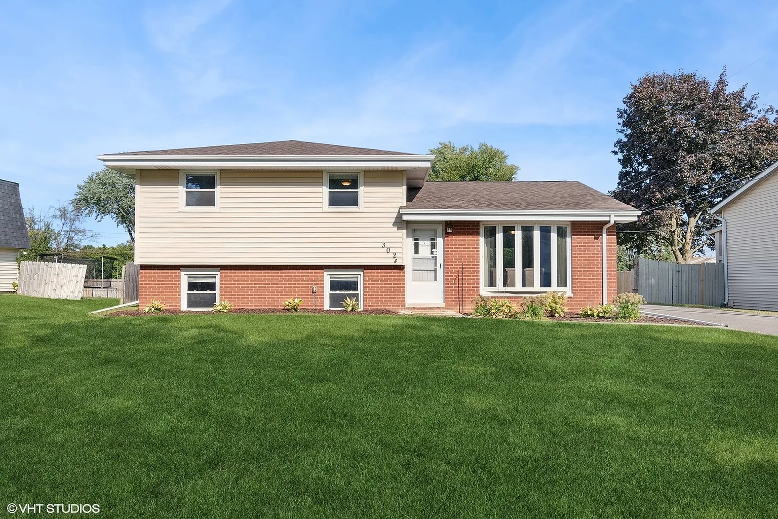 302 Arrowhead Dr photo 1