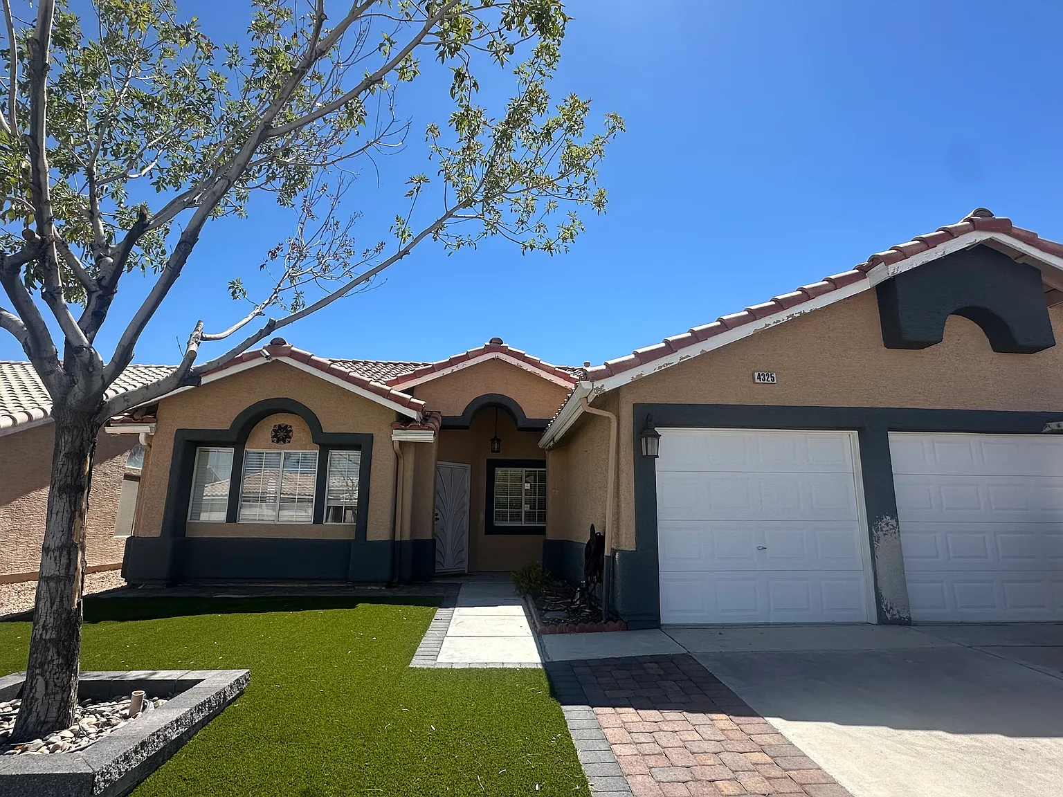 4 bed, 2110 sqft, $2,400 — Photo 2