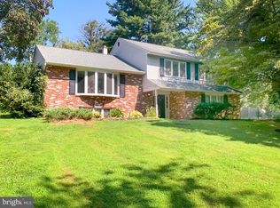 19 Hillside Ln, Yardley, PA 19067