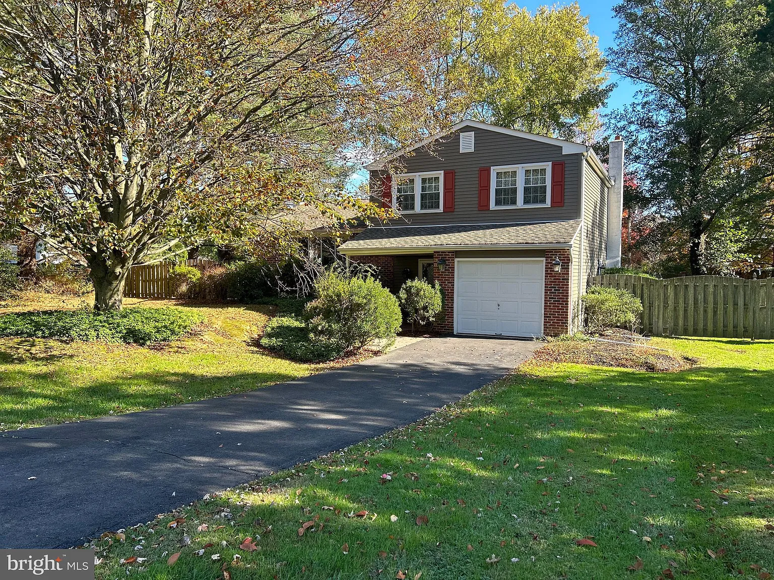 49 Lakeview Dr photo 1