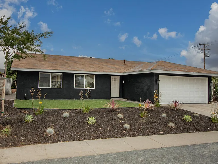 1460 Heidi Cir — Photo 1