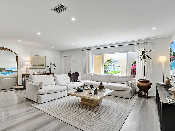 4th image of 8205 NW 106th Avenue