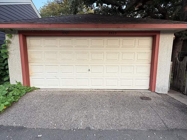 Garage parking (1 space for 3523 unit)