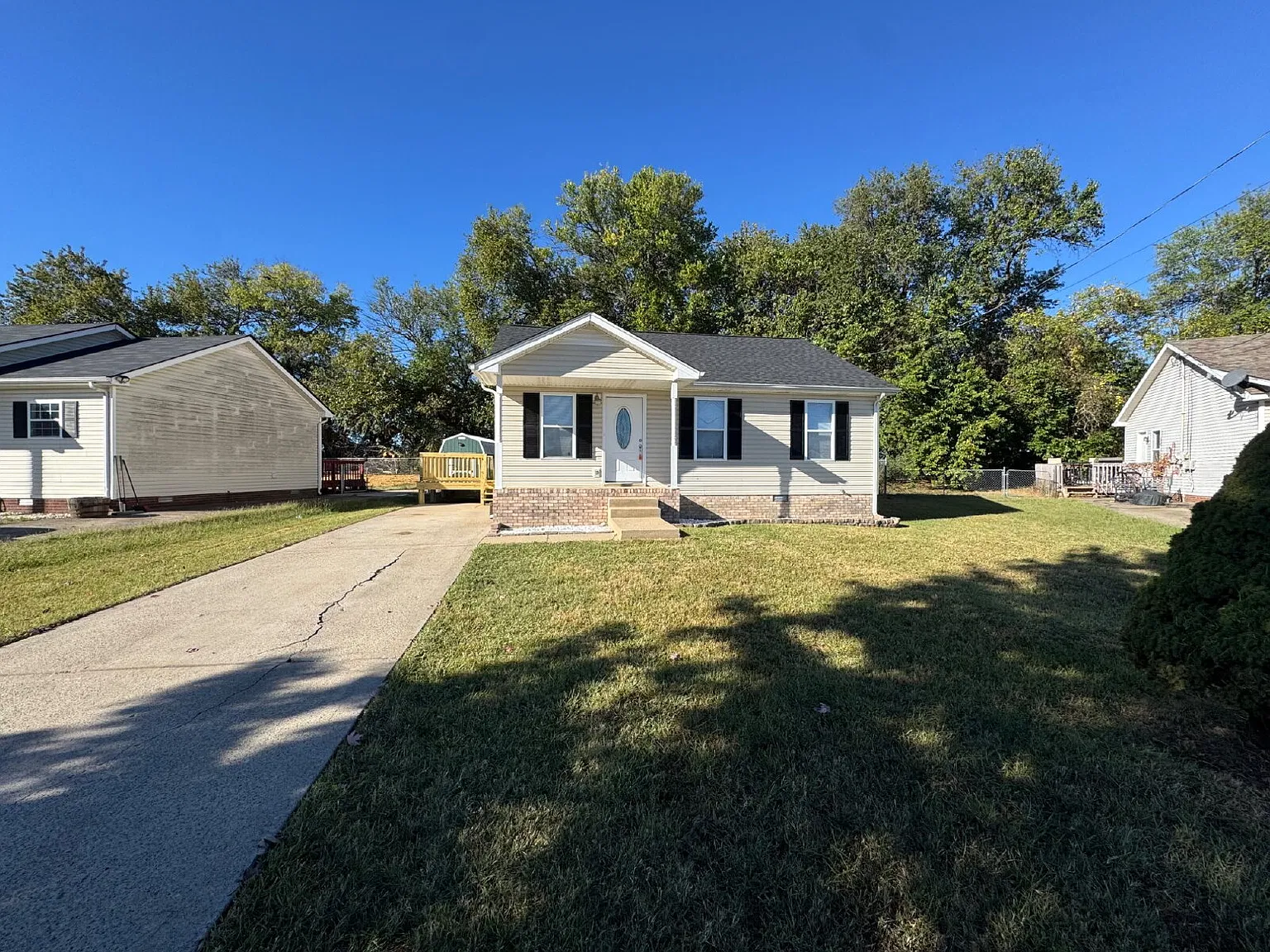 3 bed, 1.5 bath, 1186 sqft, $1,195 — Photo 2