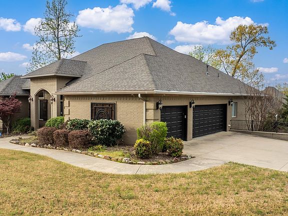 3rd image of 147 Oneida Way