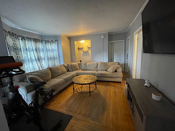 Large Living Room with Bay window