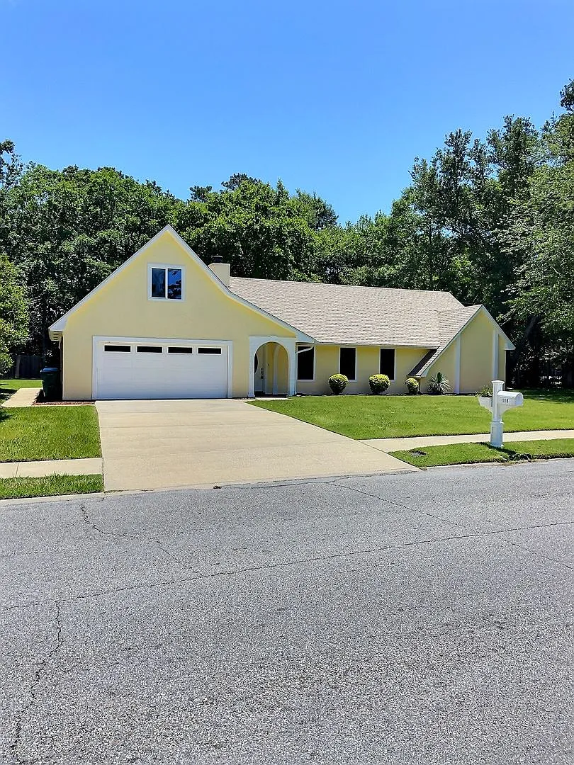 Spacious 4 bedroom home in Ocean Springs! — Photo 4