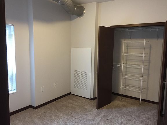5th image of 425 W Washington Ave APT 304