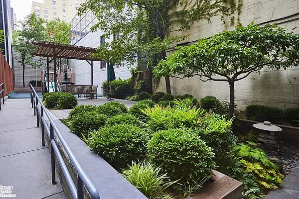 Sold by Brown Harris Stevens | media 20