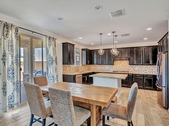 4th image of 2122 E Lantana Dr