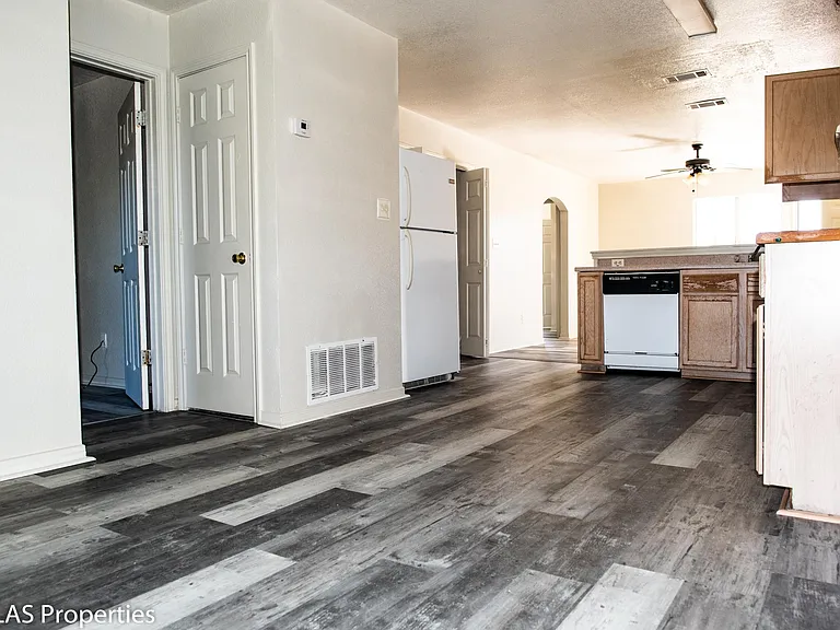 2913 Cantabrian Dr #B — Photo 13