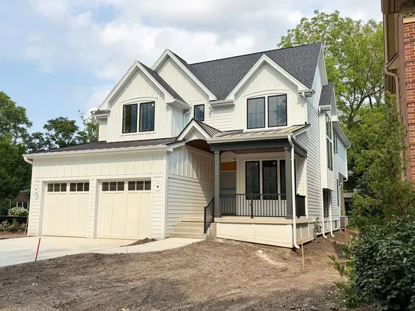 664 N Webster St, Naperville, IL 60563