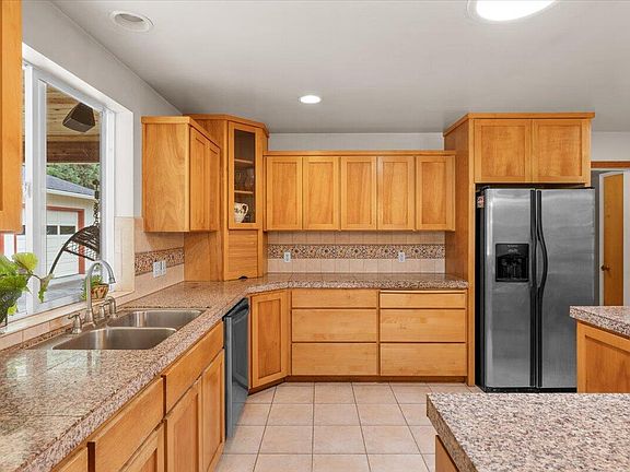 5th image of 3307 Freeland Rd