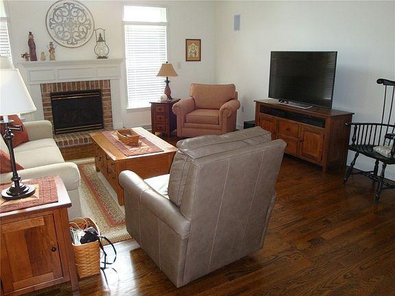 5th image of 7 Dunham Dr