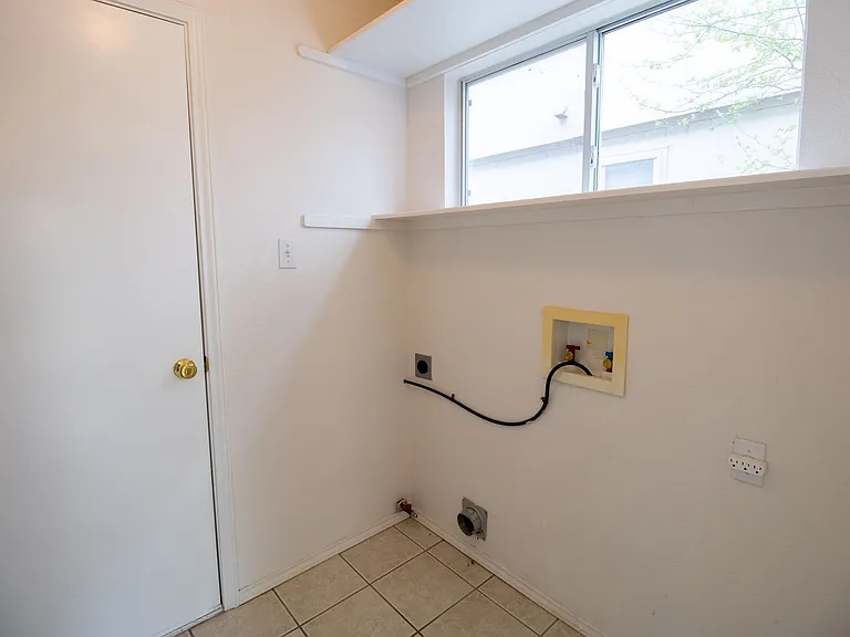 17501 Wiseman Dr — Photo 10