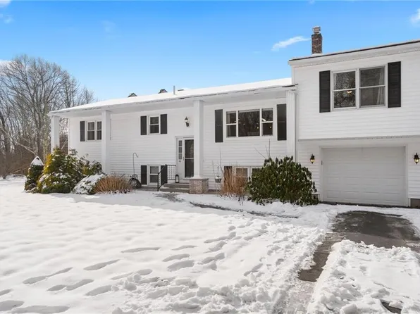 40 Peck Hill Rd, Johnston, RI 02919