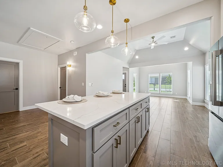 210 S Bluff St #A — Photo 13