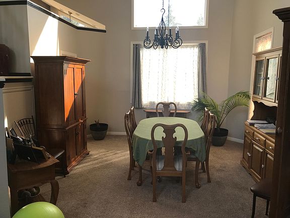 Dining room.