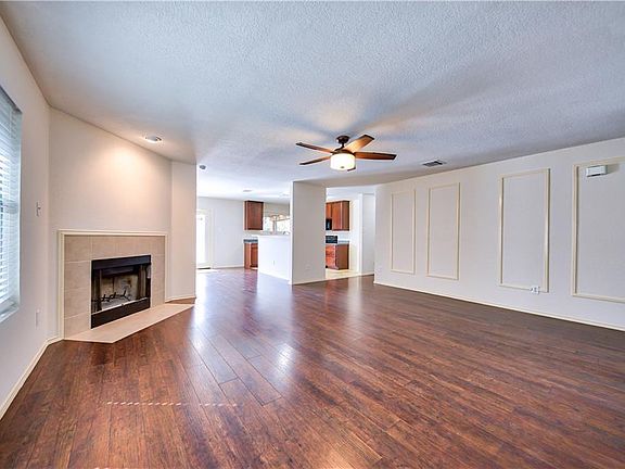 5th image of 737 Sparrow Dr