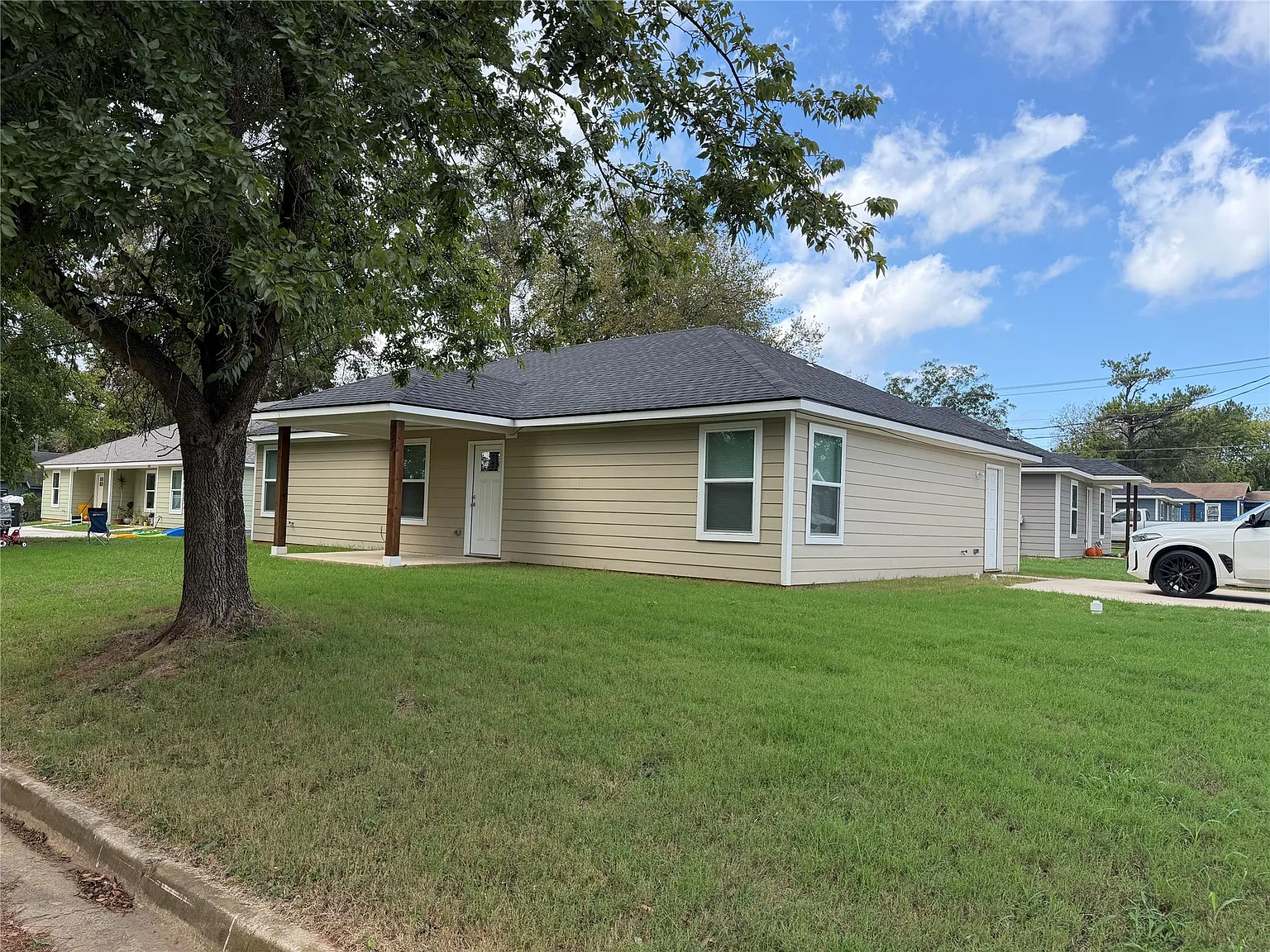 3 bed, 2.0 bath, 1470 sqft, $1,450 — Photo 1