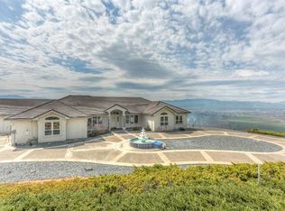 3554 Roxy Ann Heights Dr, Medford, OR 97504