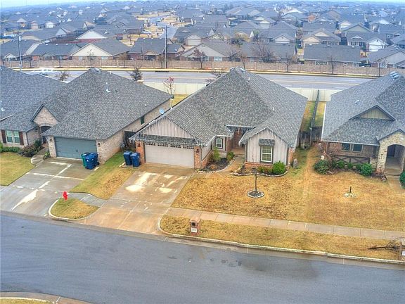 3rd image of 18516 Maidstone Ln