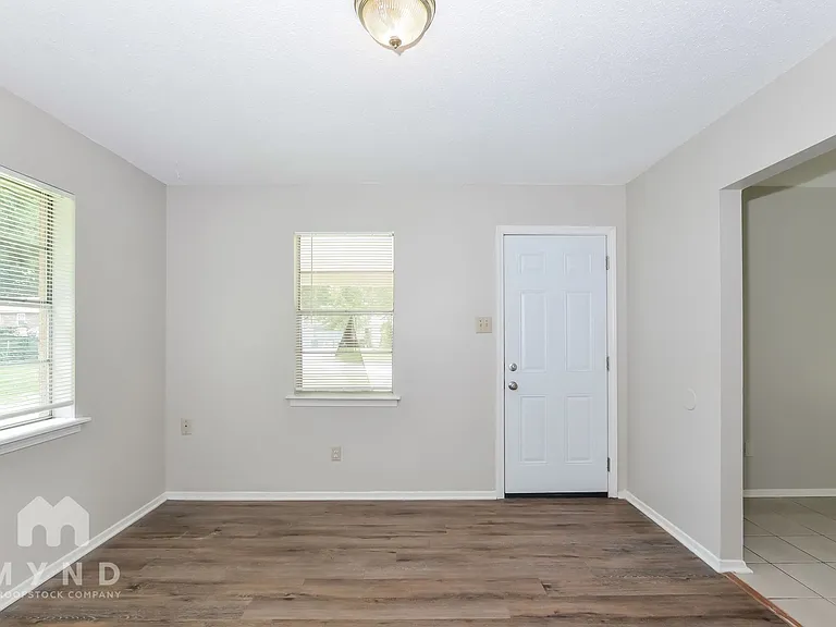6875 Embassy Cir — Photo 11