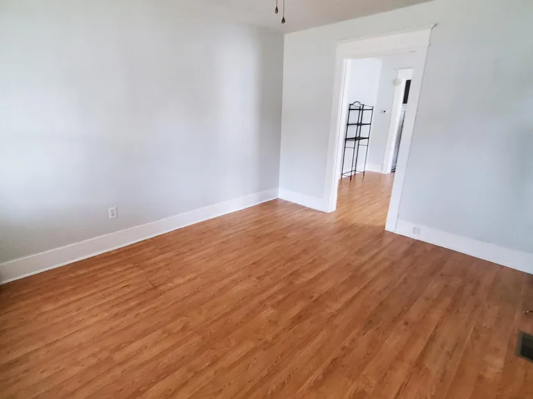 716 Brook Park Dr — Photo 5