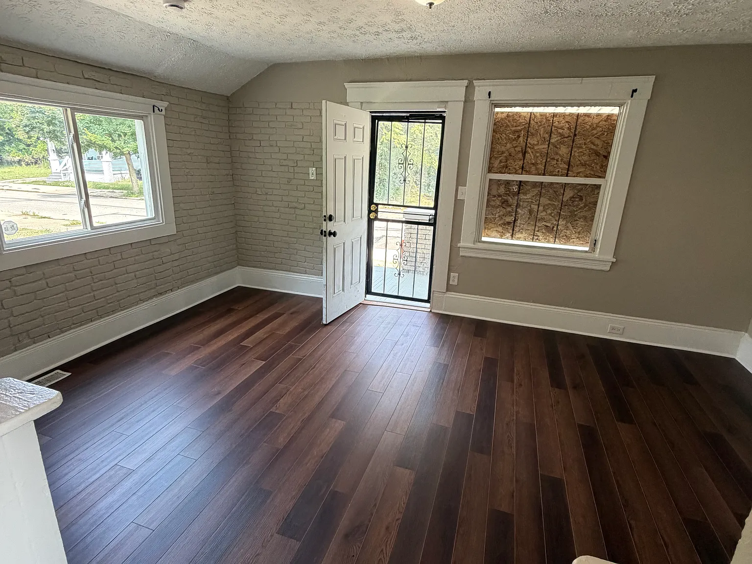 3 bed, $1,400 — Photo 4
