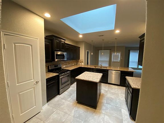 4th image of 2421 Lighthouse Dr