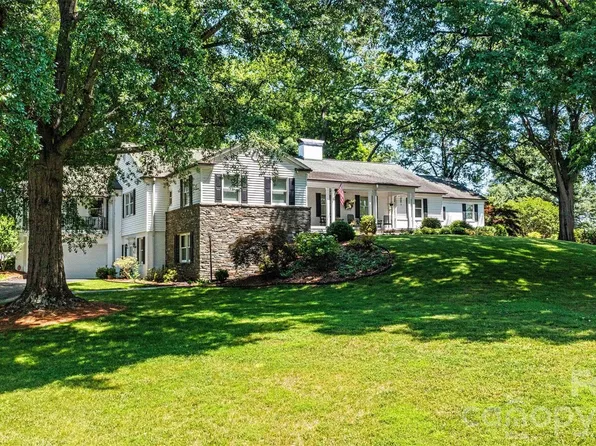 842 N Center St, Hickory, NC 28601