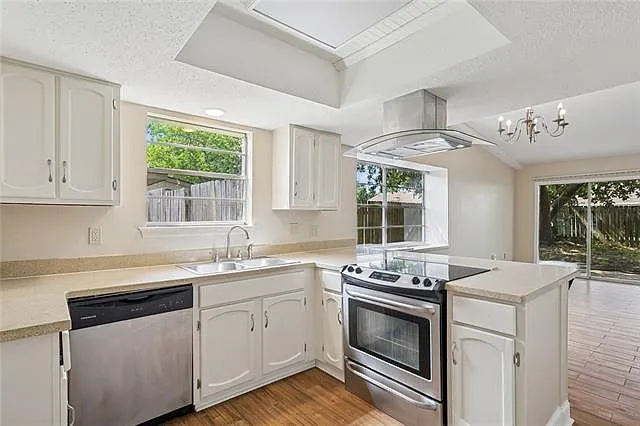 408 Cardinal Dr — Photo 8