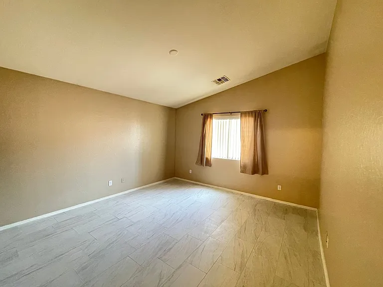 5910 S 32nd Ave — Photo 9