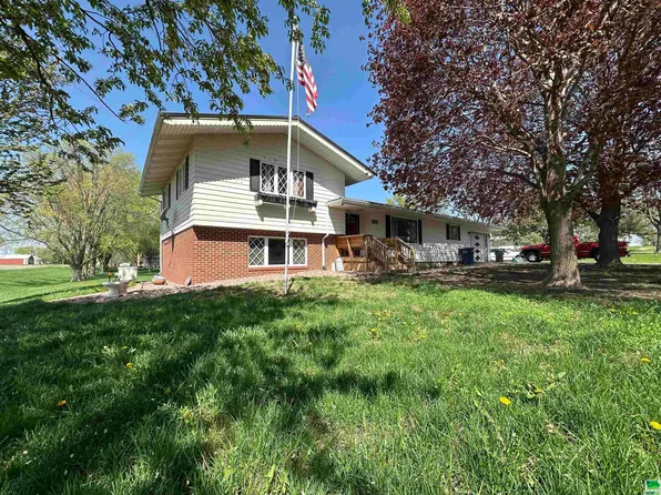 125 Chestnut St, Brunsville, IA 51008