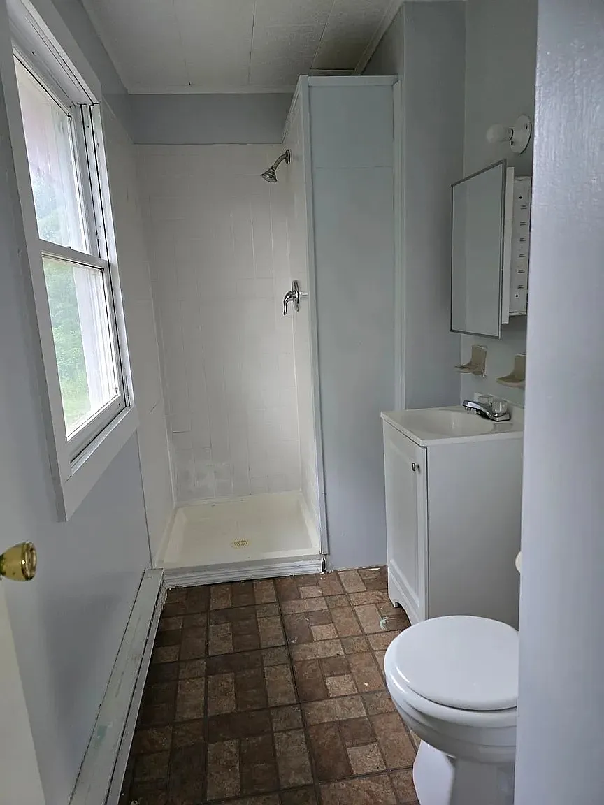 3 bed, $2,000 — Photo 2