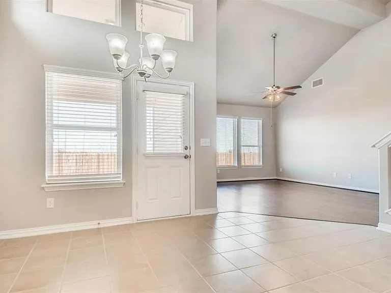 117 Mollie Dr — Photo 4